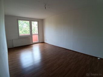 Ponúkame Vám na predaj veľký, priestranný 2 izbový byt na vy