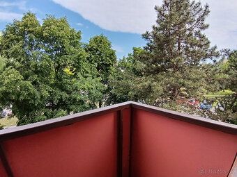 Ponúkame Vám na predaj veľký, priestranný 2 izbový byt na vy