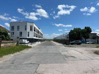 👉Veľký pozemok 1 808 m2 v centre Moldavy nad Bodvou s komerč
