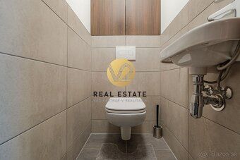 Juraj Kolárik +421 918 938 737 email:
V2 Real Estate ponúka 