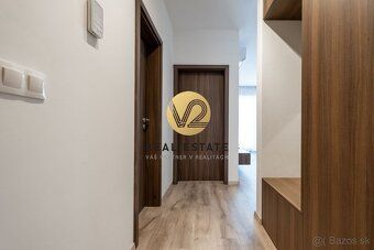 Juraj Kolárik +421 918 938 737 email:
V2 Real Estate ponúka 