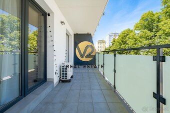 Juraj Kolárik +421 918 938 737 email:
V2 Real Estate ponúka 