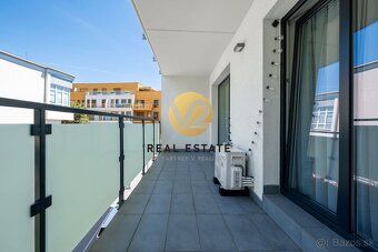 Juraj Kolárik +421 918 938 737 email:
V2 Real Estate ponúka 