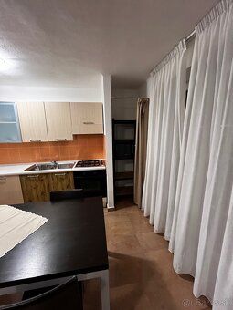 Ponúkame na prenájom moderný a kompletne zariadený 2-izbový 