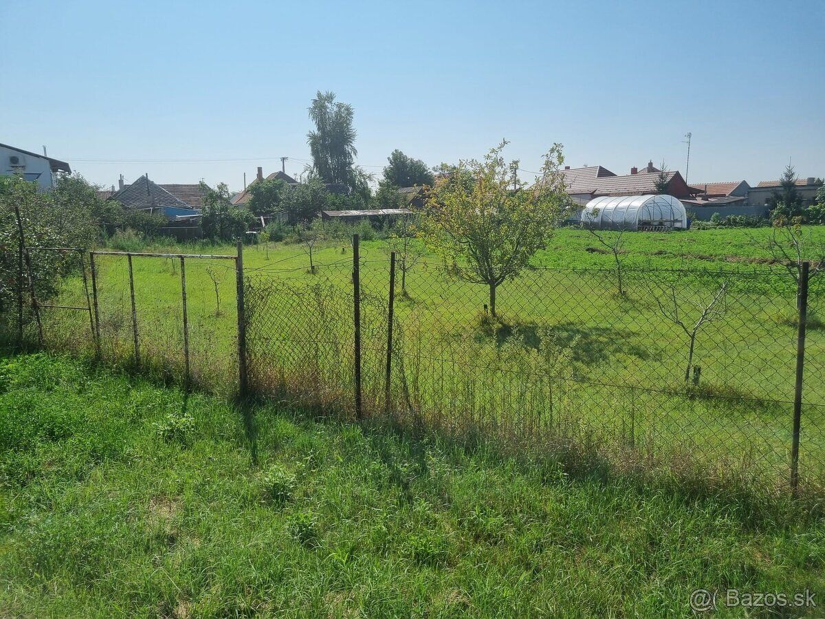Ponúkame Vám pozemok pre rodinný dom v Hurbanove časť Vék o 