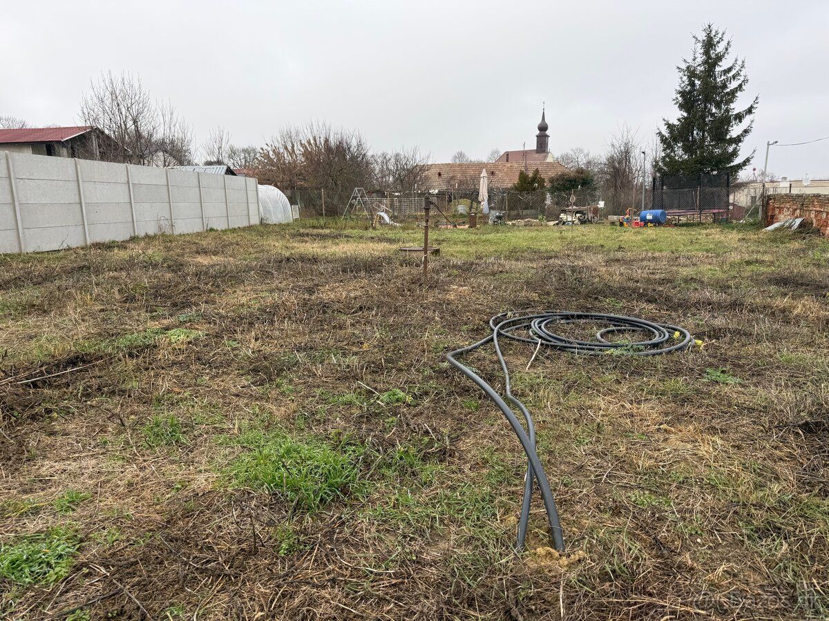 Ponúkame na predaj krásny stavebný pozemok v obci Močenok, l