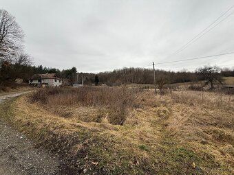 Predaj pozemku v obci Lipovany, výmera pozemku je 1124 m2, p