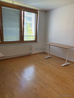 Typ: 4-izbový byt Ulica: Mliekarenská Mestská časť: Nivy Obe