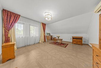 V zastúpení majiteľa ponúkame na predaj exkluzívny rodinný d