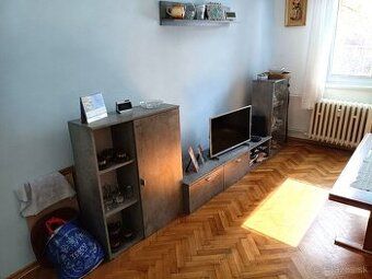 XEMAR ( alebo 0907 895 125) ponúka na predaj veľký 1-izbový 