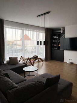 Ponúkame v exkluzívnom zastúpení na prenájom slnečný a veľko
