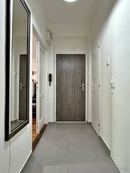 Ponúkame vám na prenájom priestranný 2-izbový byt s balkónom