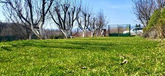- výmera: 516 m² - inžinierske siete: voda, elektrina, odpad