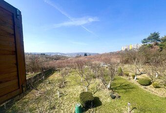 - výmera: 516 m² - inžinierske siete: voda, elektrina, odpad