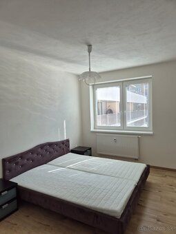 Ponúkam k prenájmu priestranný byt 3+1 o výmere 76 m² s lodž