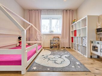 Moderný 4-izbový dom s pozemkom, parkovaním a súkromím - Hru