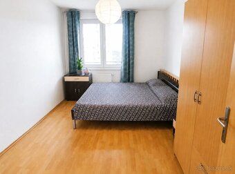 Ponúkame Vám na predaj priestranný 2-izbový byt na Rusovskej