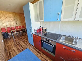 Budova so 4 bytovými jednotkami, garážou a pozemkom 1871 m2,