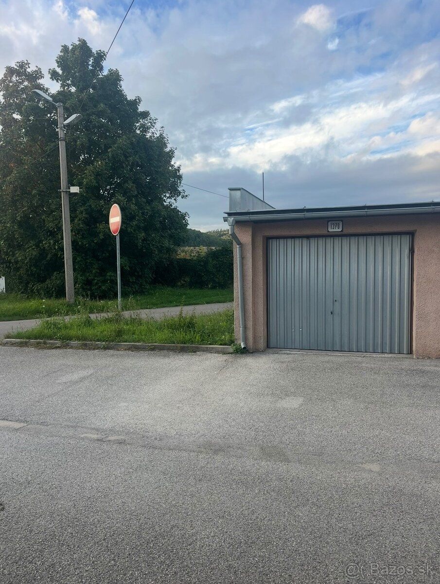 Predám krajnú garáž v Lednických Rovniach, garáž sa nachádza