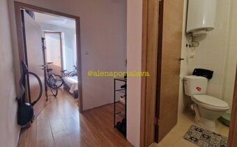oz34100390
Prodej zařízeného bytu 2+kk v zeleném resortu – S