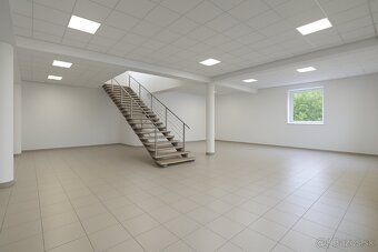 Ponúkame na predaj reprezentatívny obchodný priestor s úžitk