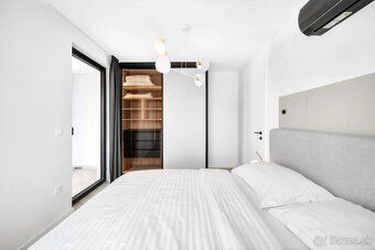 Luxusný 4-izbový penthouse s privátnym vstupom výťahom, pano