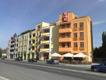 Realitná kancelária RE/MAX ponúka na prenájom garáž v radove