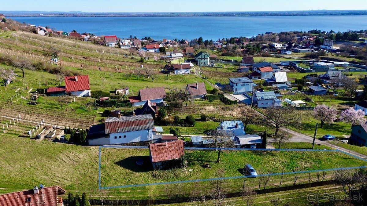 Ponúkame na predaj priestranný pozemok s rozlohou 1234 m² v 