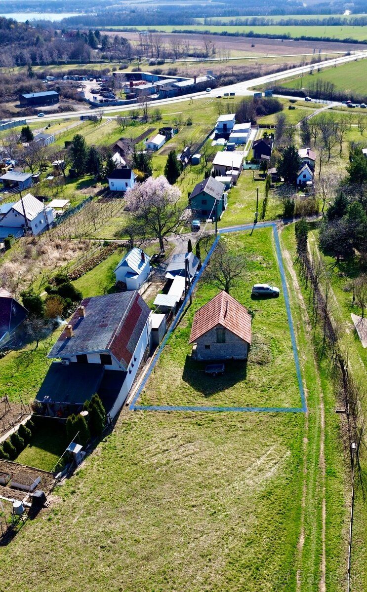 Ponúkame na predaj priestranný pozemok s rozlohou 1234 m² v 