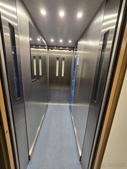 Predam 3 izbovy byt, SNP Holic, 74m2, 1.poschodie, zariadeny