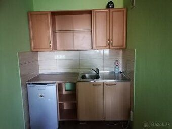 Zdravim surne hladame s priatelom garzonku za 450e max 500e 