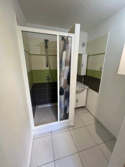 ZÁKLADNÉ ÚDAJE: Dispozícia: 2 izbový byt, 3/3 podlažie Úžitk