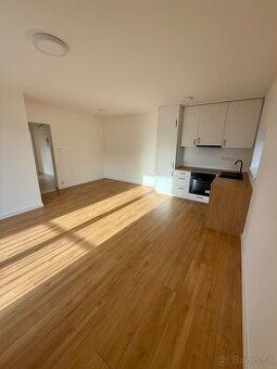 Ponúkam do prenájmu 2 – izbový byt s rozlohou 62 m2. Byt sa 