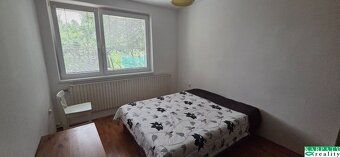 Ponúkame na prenájom 2 izbový byt nižšieho štandardu, ktorý 