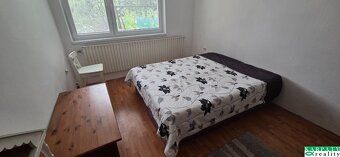 Ponúkame na prenájom 2 izbový byt nižšieho štandardu, ktorý 
