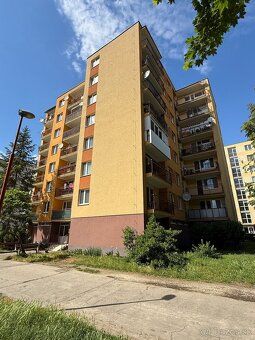 KOMFORTNÉ BÝVANIE PRE RODINU - BALKÓN , KLÍMA, CENTRUM NABLÍ