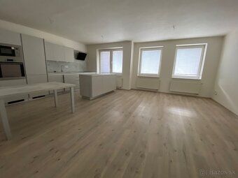 Ponúkame Vám na predaj priestranny 3 izbový byt o výmere 95 
