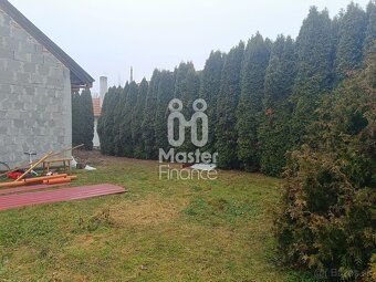 Ponúkame Vám na predaj dva rodinné domy nachádzajúce sa na j