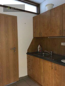 Ponúkame Vám na prenájom kanceláriu o výmere 25 m2 na ul. Ge