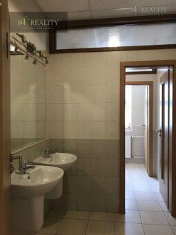 Ponúkame Vám na prenájom kanceláriu o výmere 25 m2 na ul. Ge