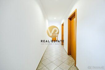 Maroš Vereš +421 904 086 200 e-mail:
 V2 Real Estate ponúka 