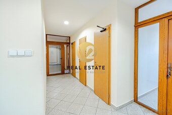 Maroš Vereš +421 904 086 200 e-mail:
 V2 Real Estate ponúka 