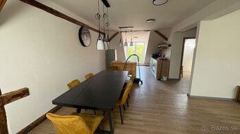 Ponúkame na prenájom priestranný a prakticky riešený 2 izbov