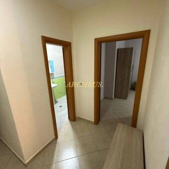 2-izbový apartmán s balkónom a výhľadom na Jadran – Drač, Al