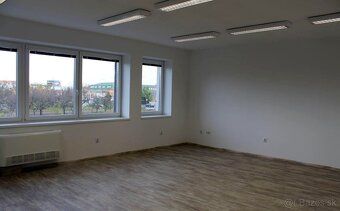 Ponúkame na prenájom kancelárske priestory v novej administr