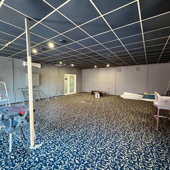 Ide o otvorený komerčný priestor s výmerou cca 180 m², situo