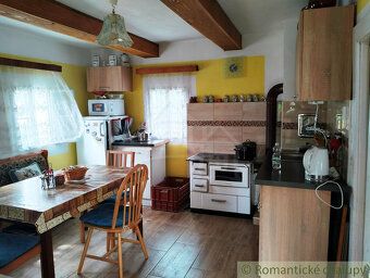 Útulná zrekonštruovaná menšia drevenička na menšom pozemku v