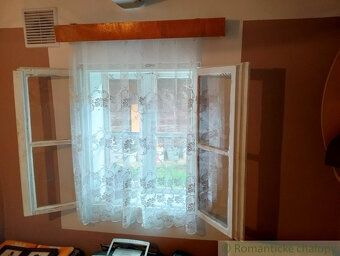 Útulná zrekonštruovaná menšia drevenička na menšom pozemku v