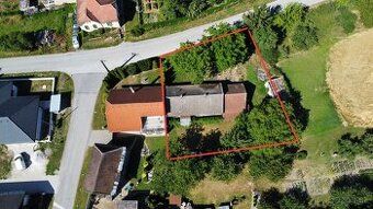 Rozľahlý stavebný pozemok v obci Rajčany – 2630 m² so sieťam