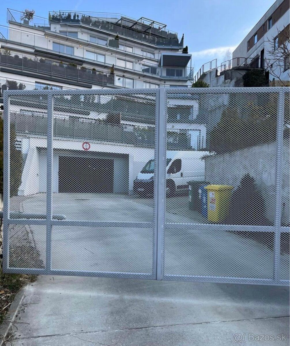 Ponúkam na prenájom parkovacie státie (číslo 10) v uzavretej